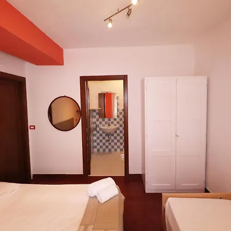 Murphy Rooms * לה מדלנה